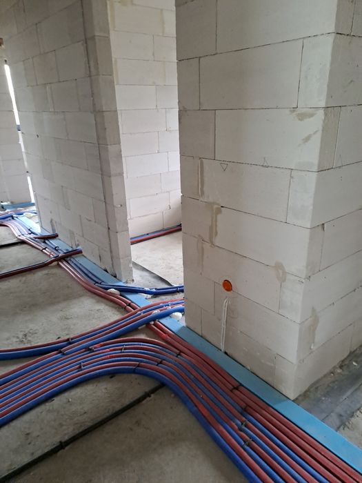 Usługi elektryczne – KinMar Construction | Profesjonalny elektryk