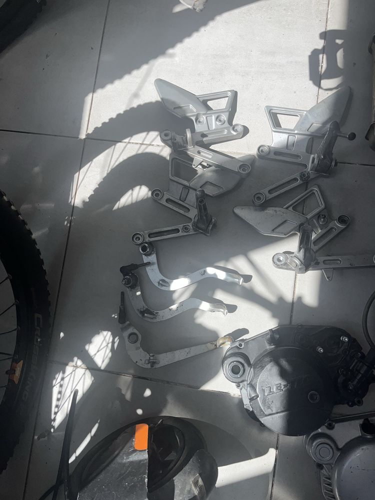 Vendo material de am6 minareli e algim de tzr 125