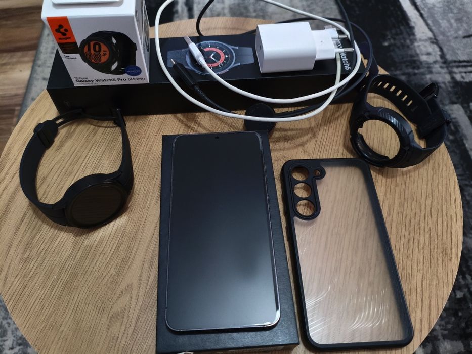 Zestaw Samsung S23 8/256 plus Watch 5 pro