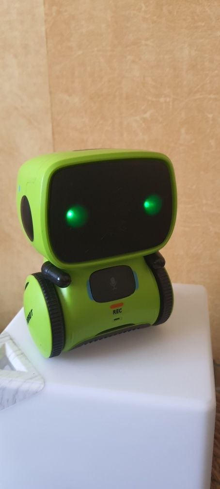 Интерактивный робот с голосовым управлением – AT-ROBOT