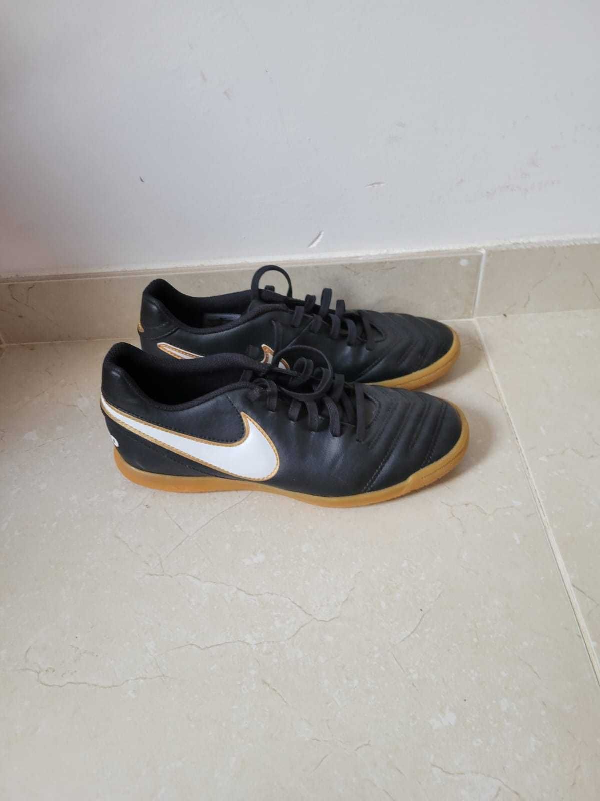 Sapatilhas Nike Tiempo