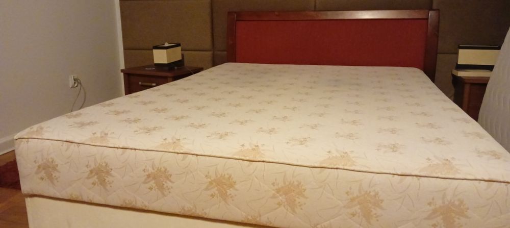 Sprzedam łóżko z zagłówkiem