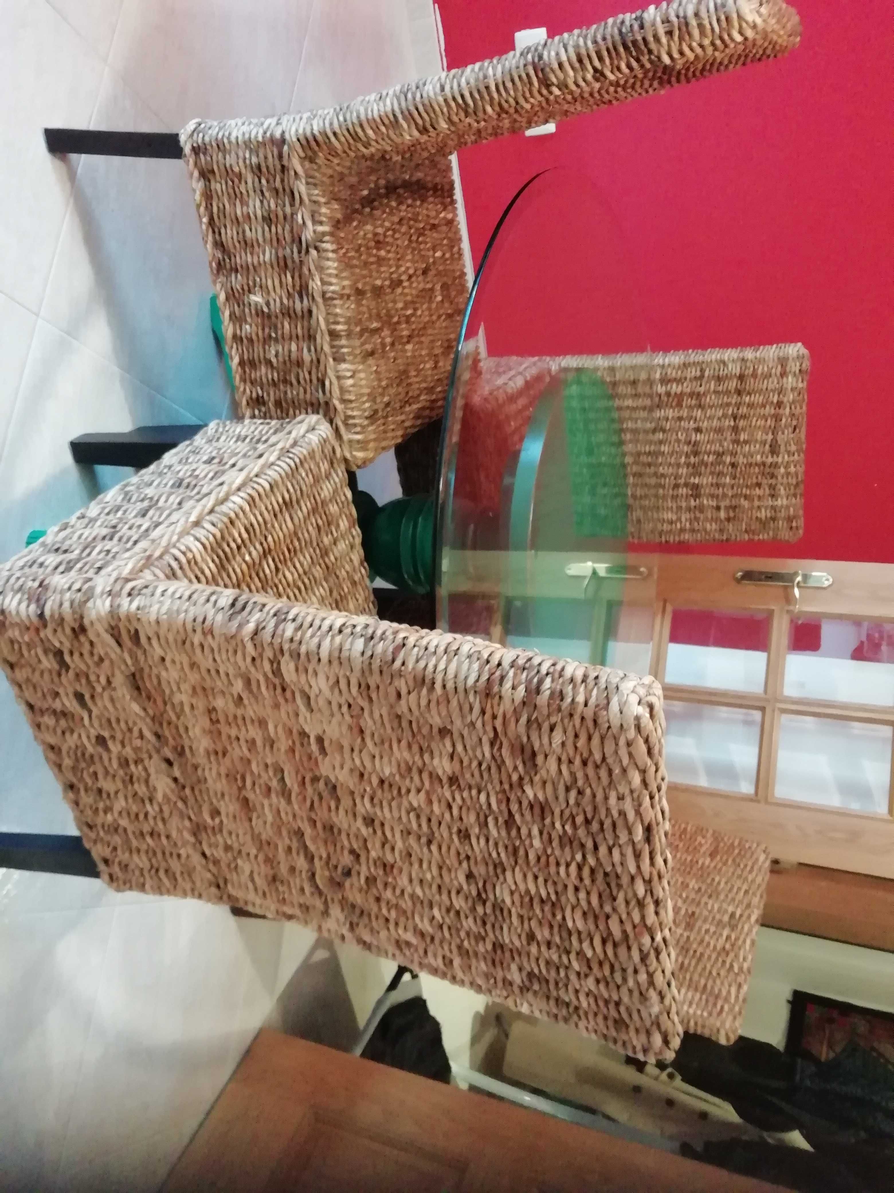 Vendo Mesa e cadeiras