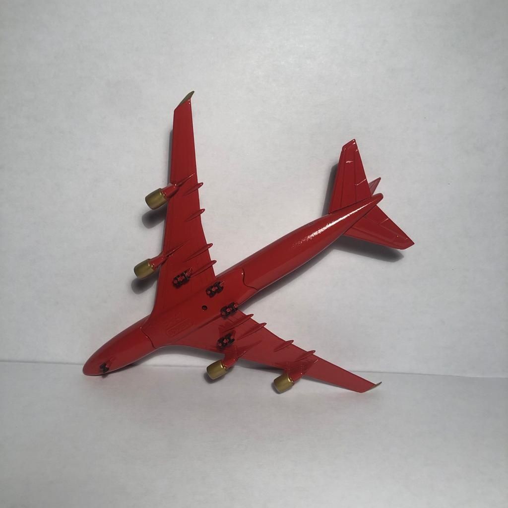 Modelo Boeing 747-400 vermelho