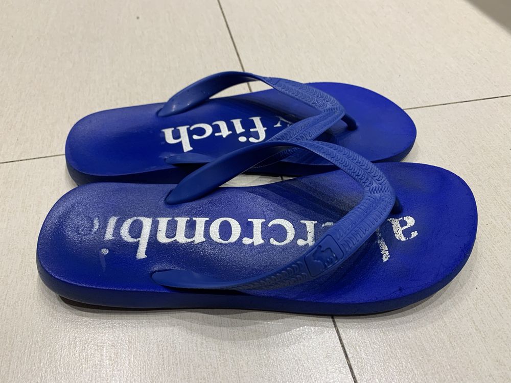 Niebieskie klapki Abercrombie and Fitch rozmiar 41