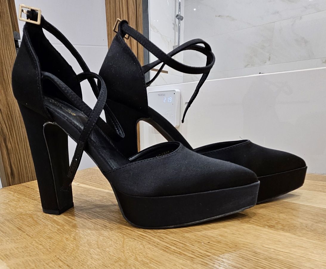Nowe Buty na słupku roz 38 DeeZee