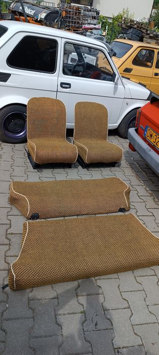 Fiat 126p fotele wąskie kanapa tylna i oparcie z nowymi pokrowcami