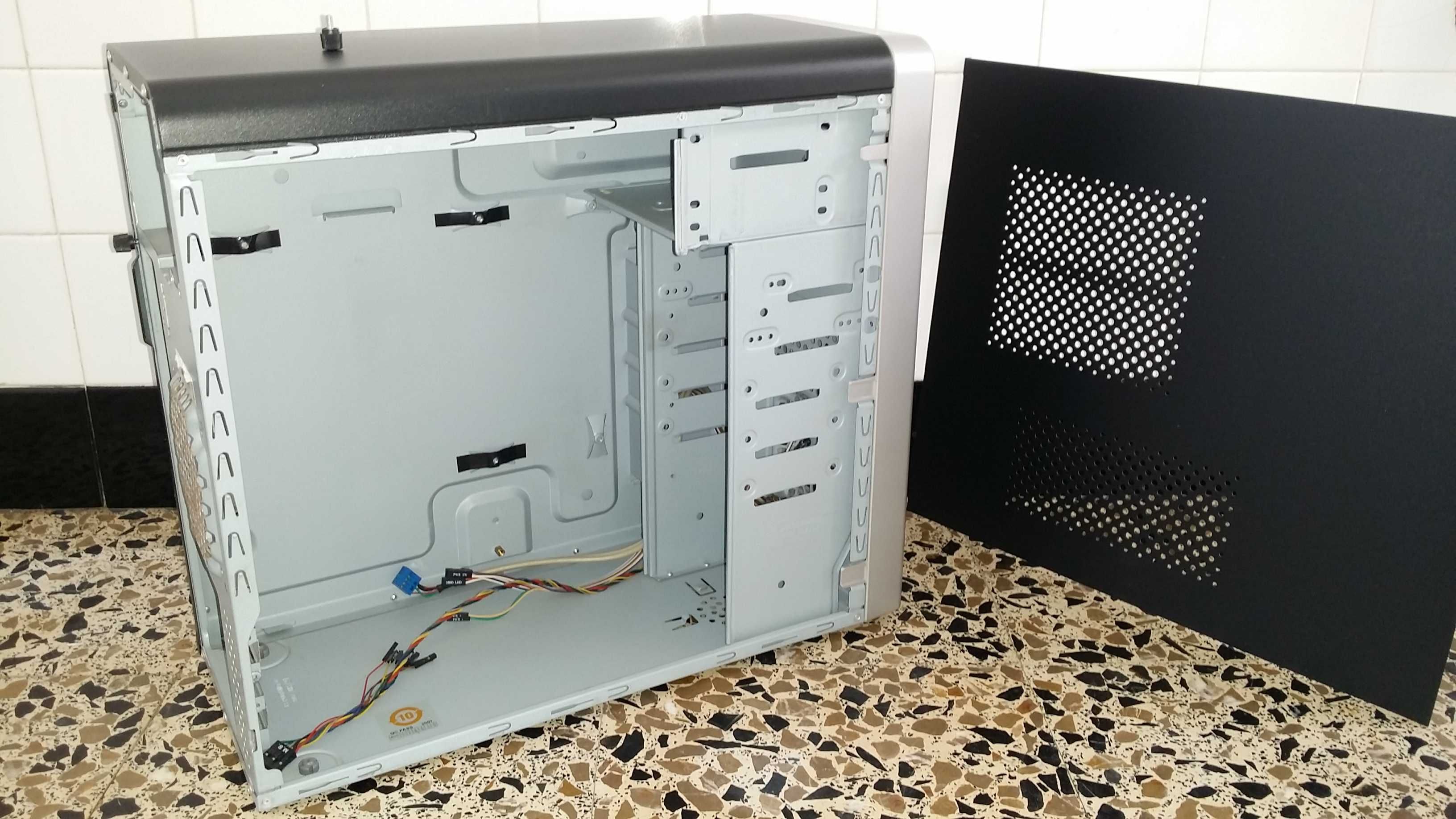 Caixa ASUS Vento M2 - Bonita em bom estado - desocupar - 25€