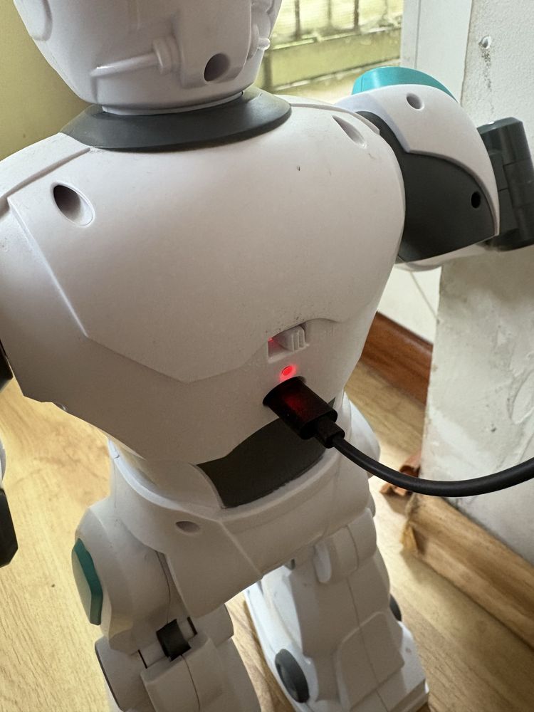 Robot zdalnie sterowany  Attacker