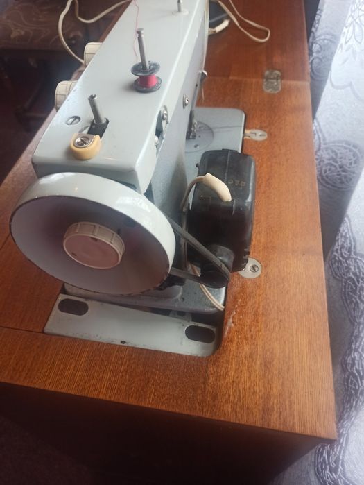 Швейная машина Чайка