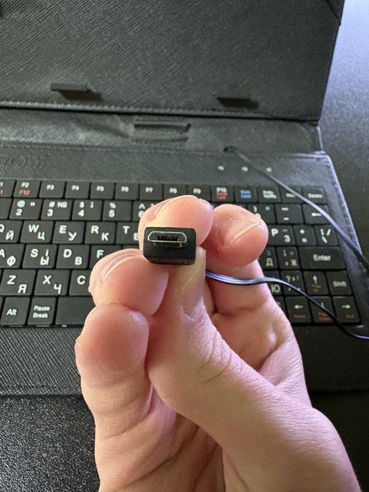 Чехол клавиатура для планшета