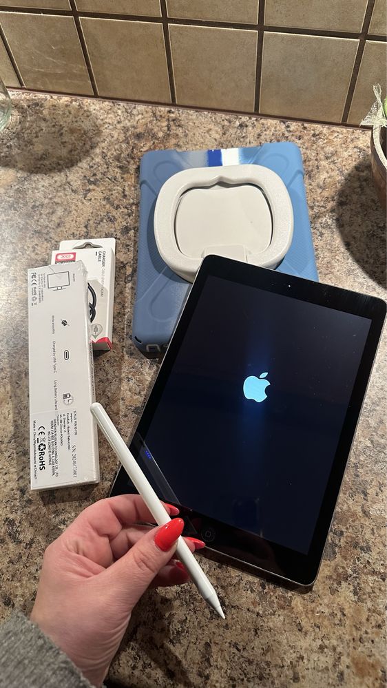 Tablet iPad Apple Retina + nowe etui - cały zestaw