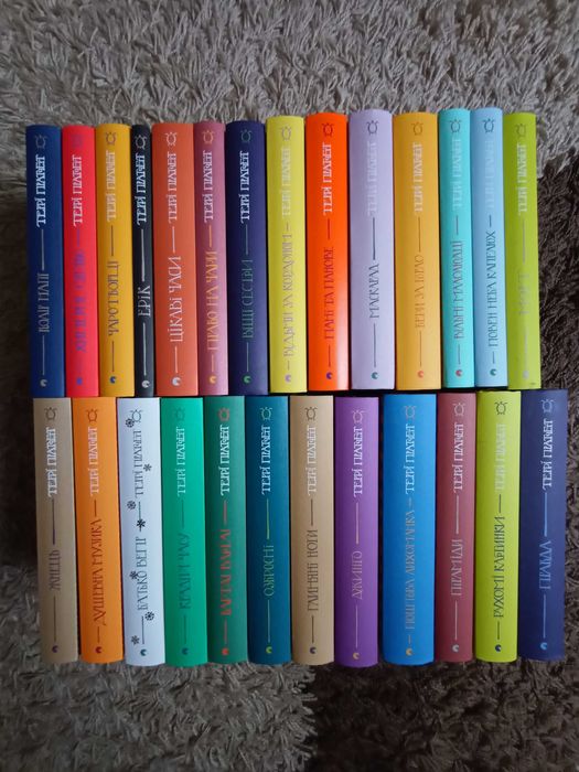 Т. Пратчетт. Дискосвіт (всі 33 книги видані на даний час українською)