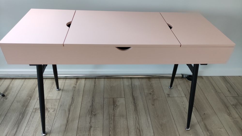 Stolik biurko różowe
