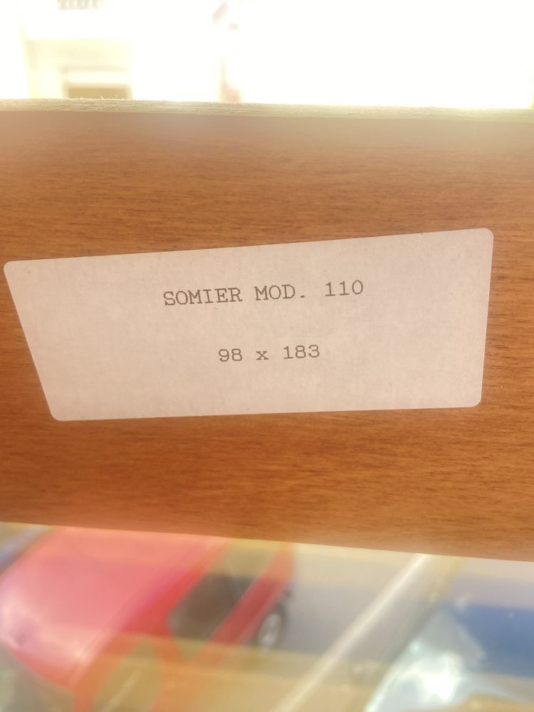 Estrado de cama de solteiro