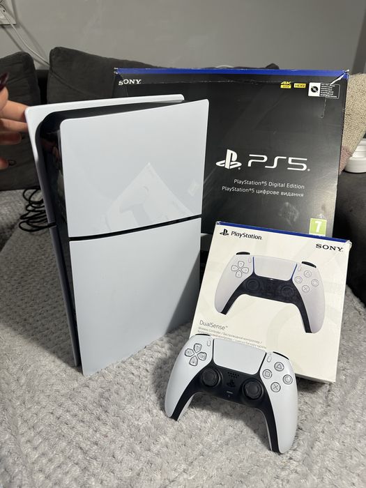Playstation PS5 Digital з двома dualsense джойстиками