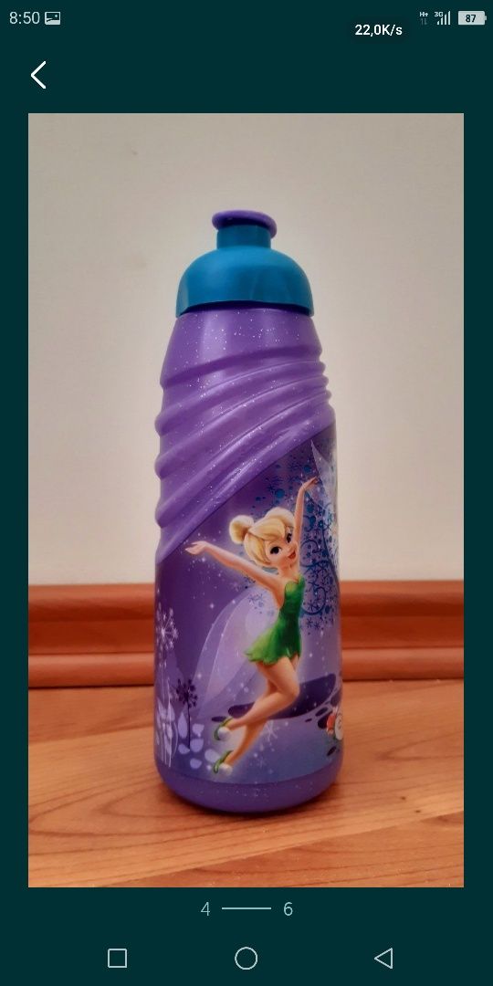 Бутылка для воды пластиковая.