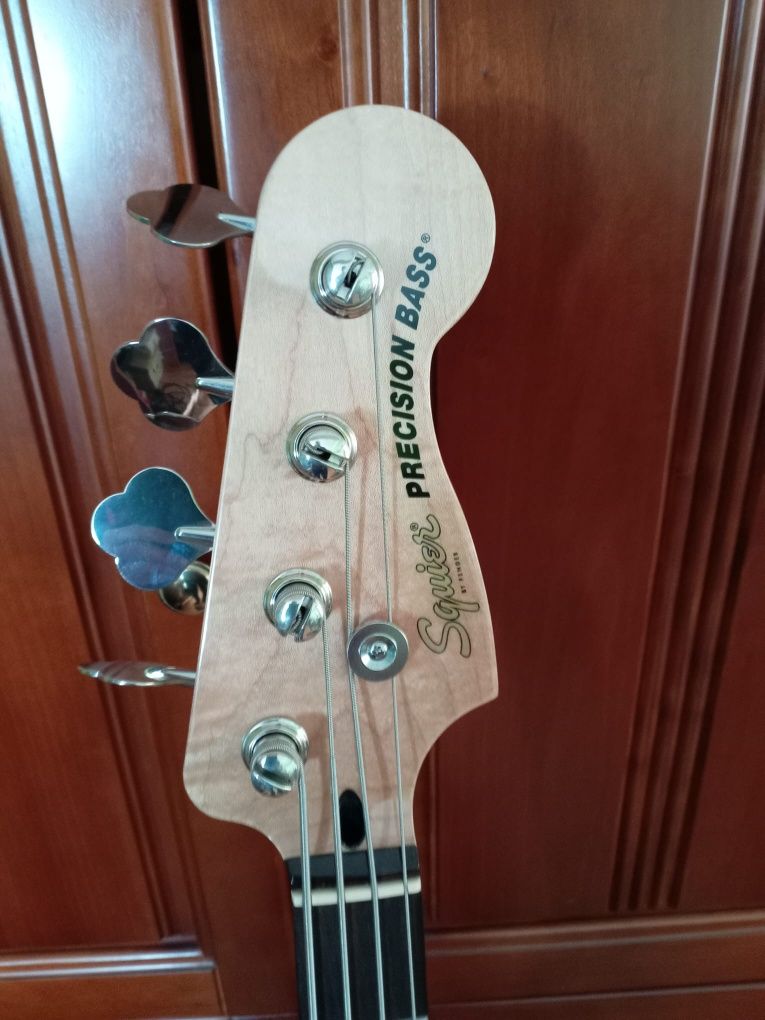 Gitara basowa Squaire
