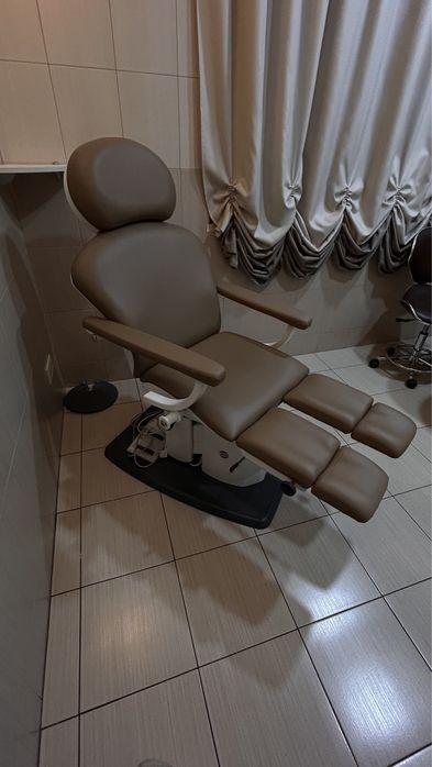 Продаю меблі для салону