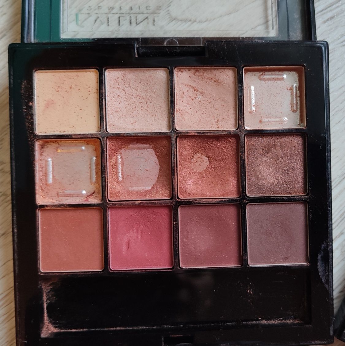 Zestaw 3 x paleta cieni do powiek Eveline Burn Nude Rose