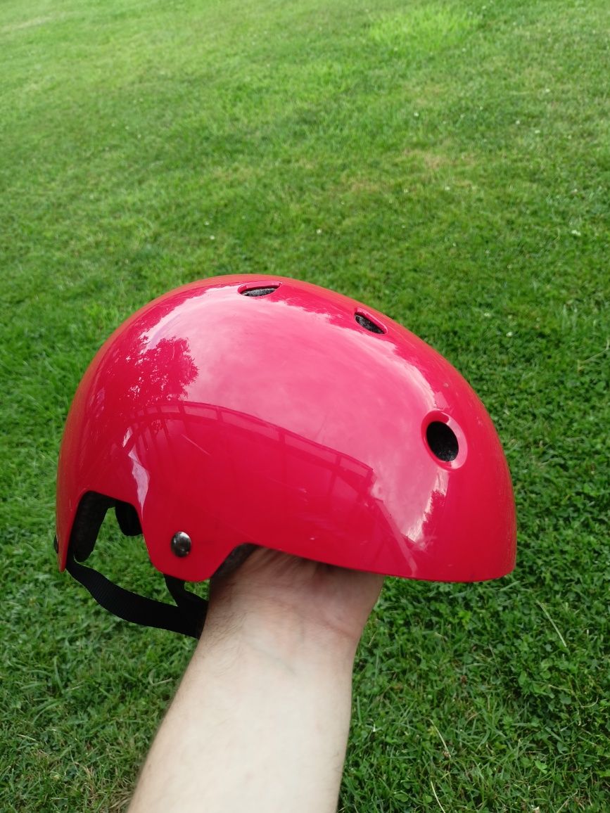 Sprzedam kask dziecięcy Oxelo Play 3 Red 55-58cm