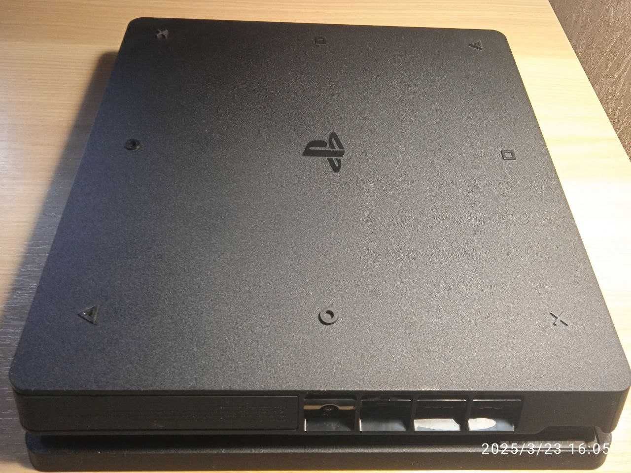 Sony PlayStation 4 Slim 1TB Black Б/У + 2 джойстика