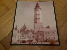 Fotografia 32/28 cm Biecz Ratusz 1974 na kartonowym podkładzie