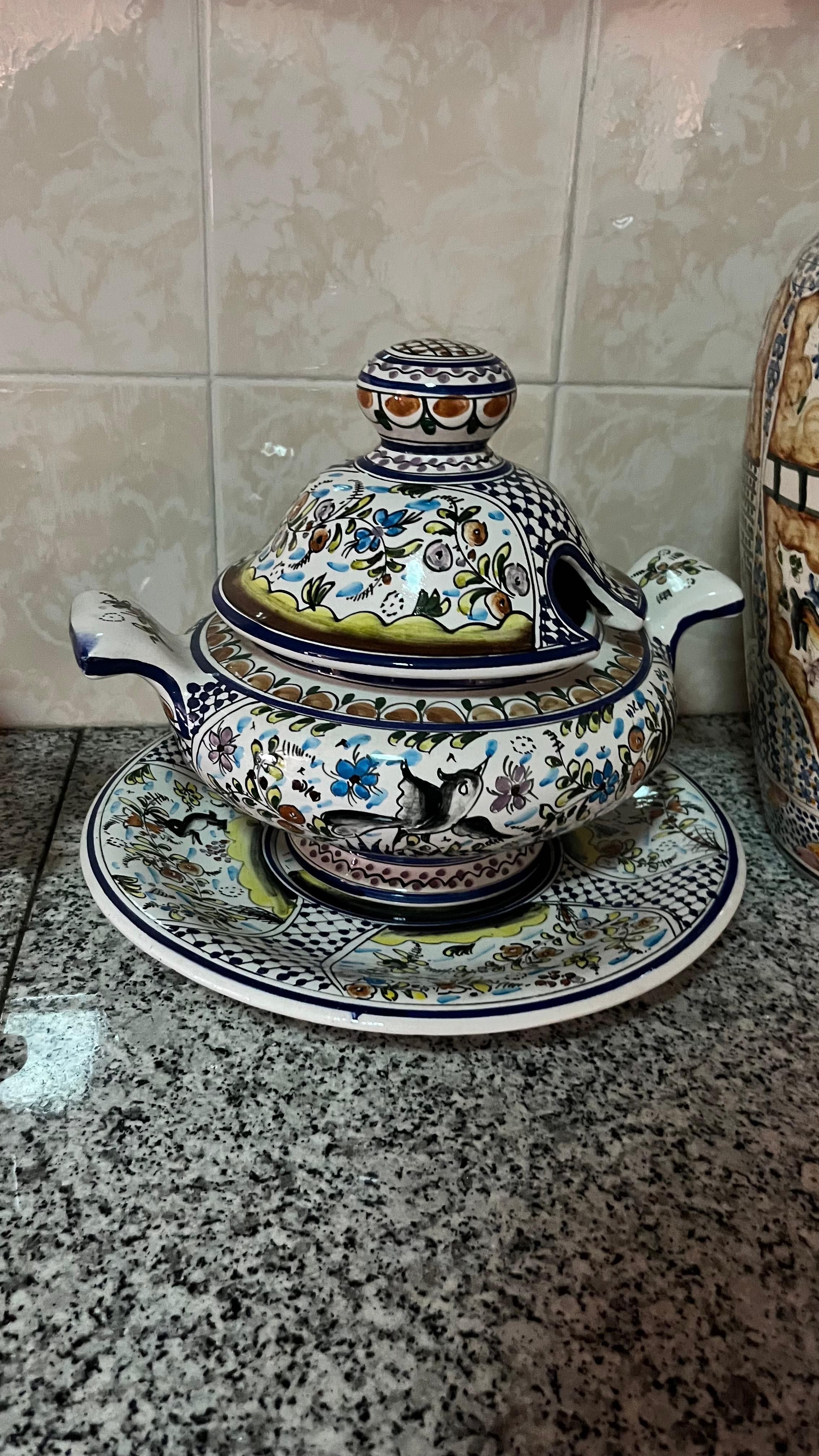 Conjunto de Cerâmica Artística Pintada à Mão
