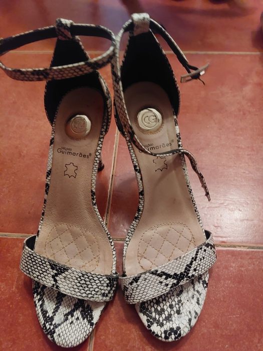 Sapatos e sandalias Novas