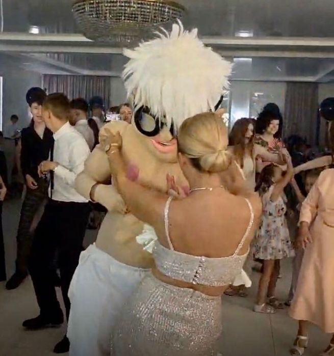 Tancerz Skolim ,Alvaro ,biały miś,wynajem,żywa maskotka