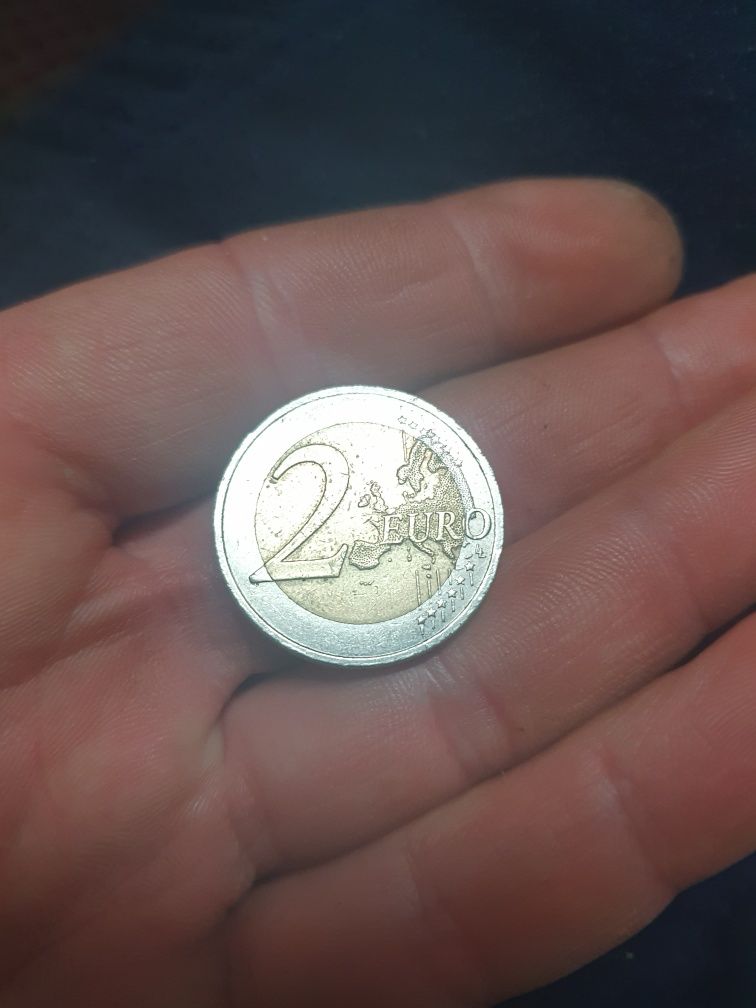 Vendo moeda rara de 2 euros com defeitos de cunhagem