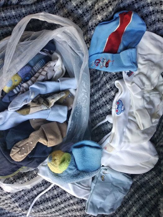 Czapki skarpetki 0-6 mies