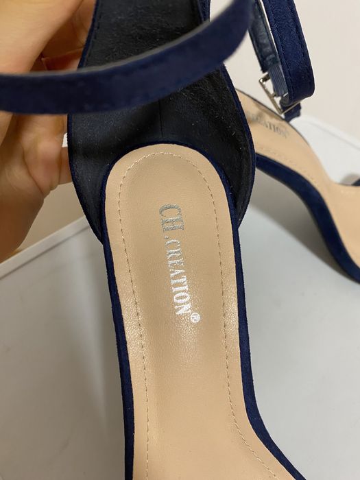 Granatowe zamszowe obcasy szpilki buty na obcasie na słupku z paskiem