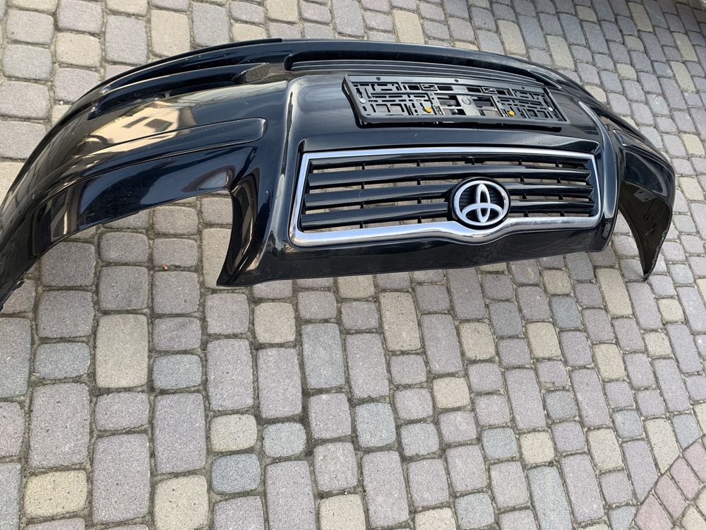 Бампер передній Toyota Avensis t25 авенсіс т25