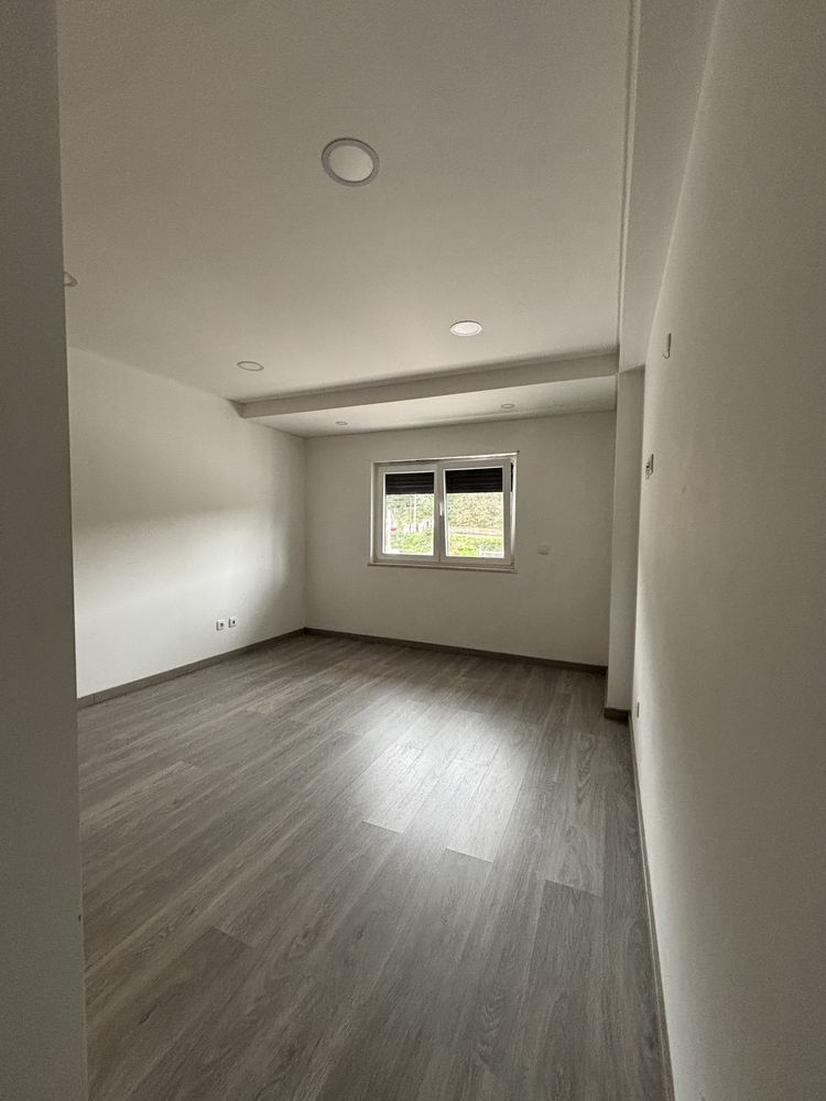 Vivenda com 3 quartos, sala, cozinha, arrecadacao, 3 casas de banho