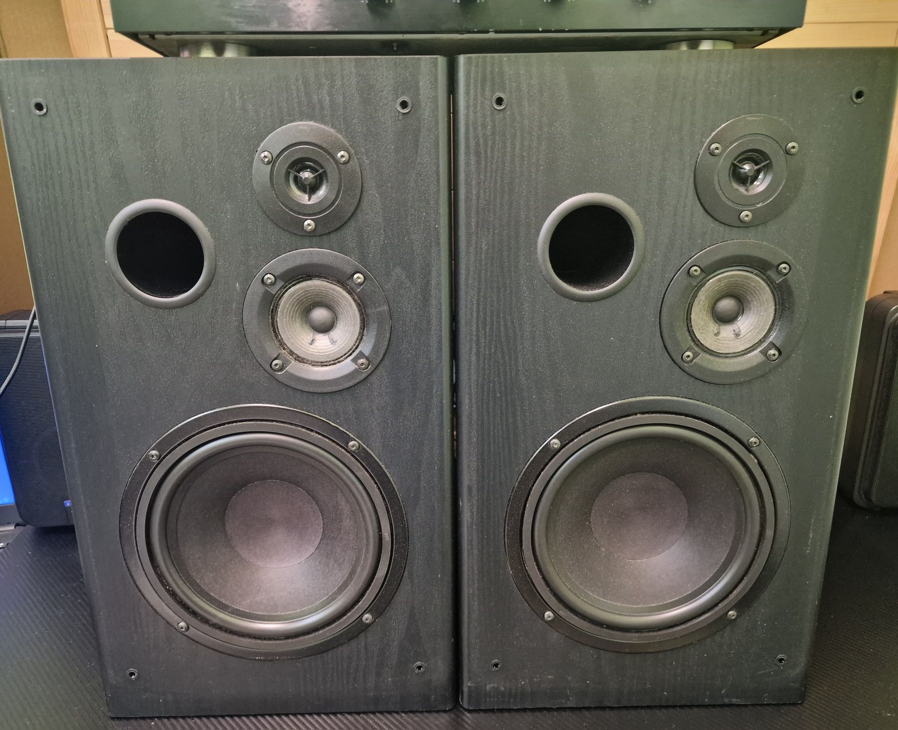 Zestaw stereo amplituner Yamaha z kolumnami Grundig