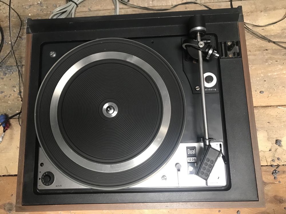 Adapter patefon używany w prl w latach 80-tych sprawny- pęknieta pokry