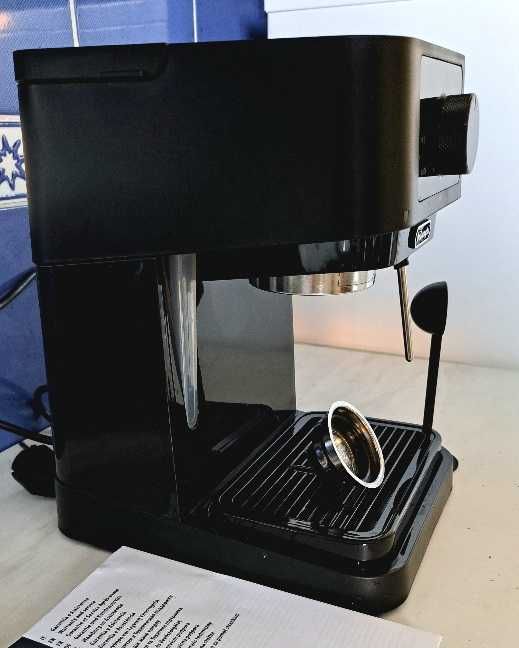 Ekspres ciśnieniowy do kawy DeLonghi EC235.BK nieużywany