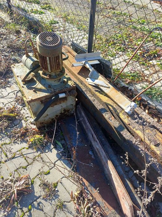 PODNOŚNIK GERDA do piaskowania,znakomity do konsewacji samochodów