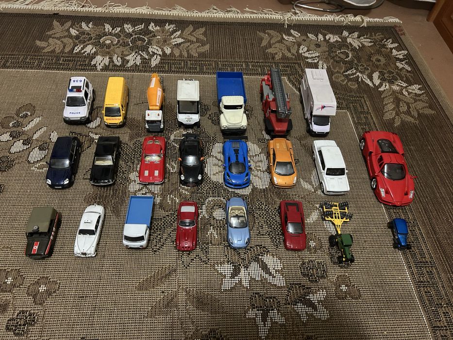 Продам модели машин (игрушки)