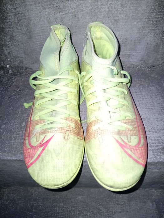 Chuteiras Nike em bom estado para fazer uns jogos.