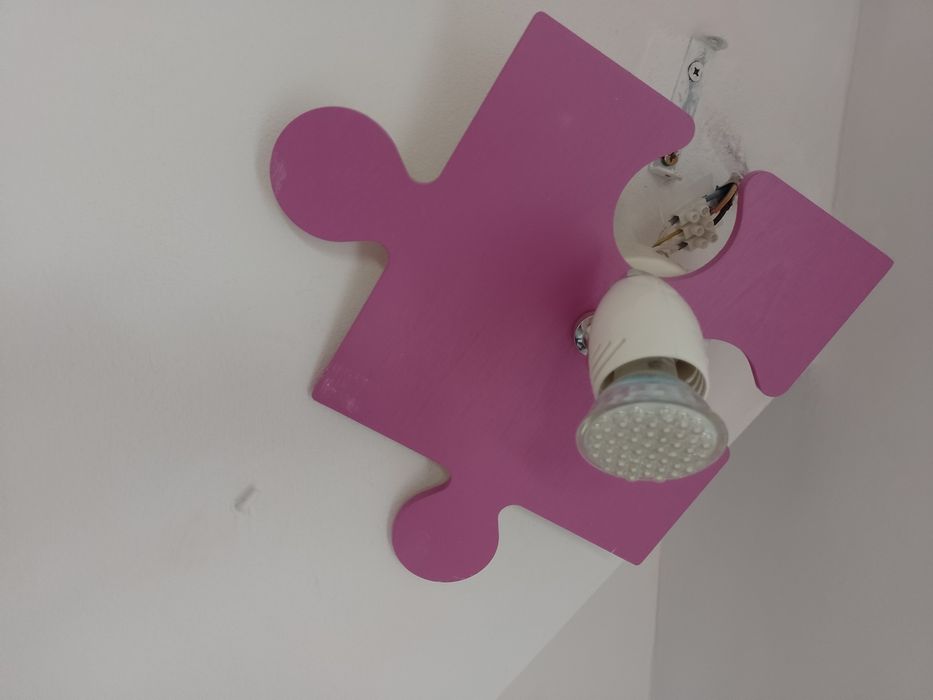 Lampa boczna wisząca do pokoju dziecięcego