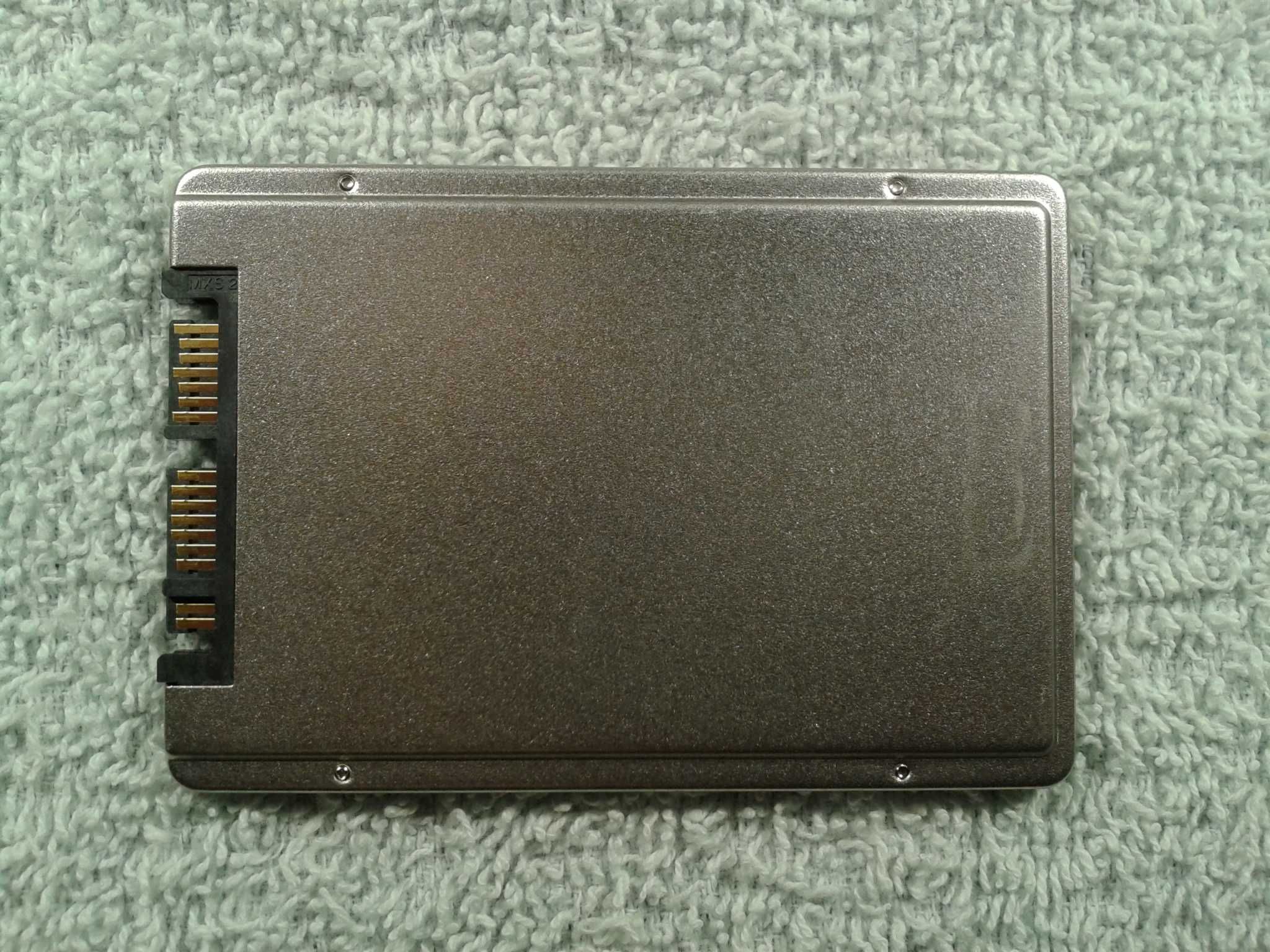 Dysk SSD .  wielkość 1,8.  128 GB samsung . rzadki model . polecam