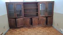Estante de Sala com portas e prateleiras