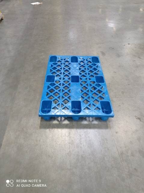 Palety drewniane 120x100 jasne solidne bez zniszczen