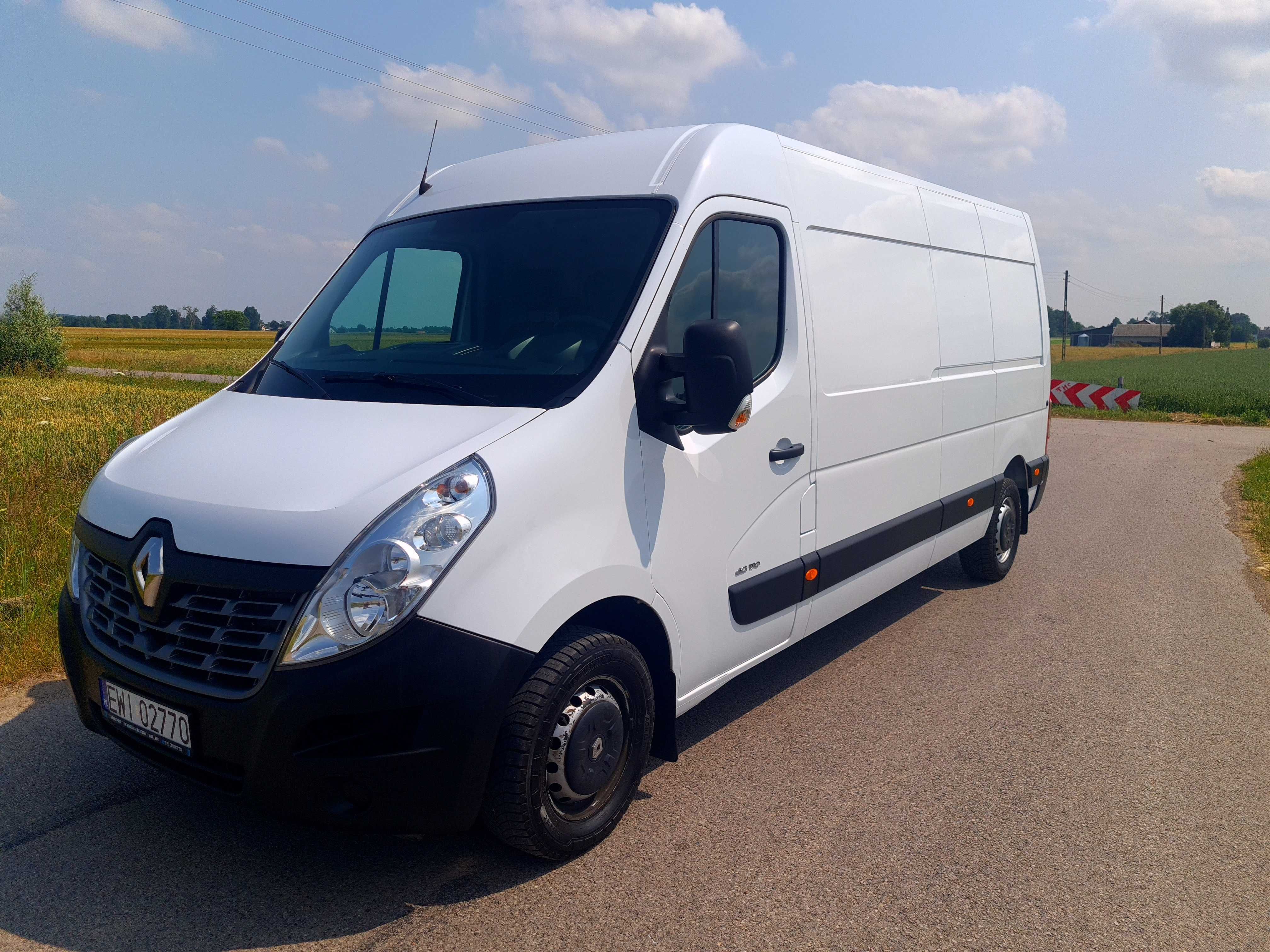 Wynajem Busów Wypożyczalnia dostawczych osobowych busy z winda MiniVan
