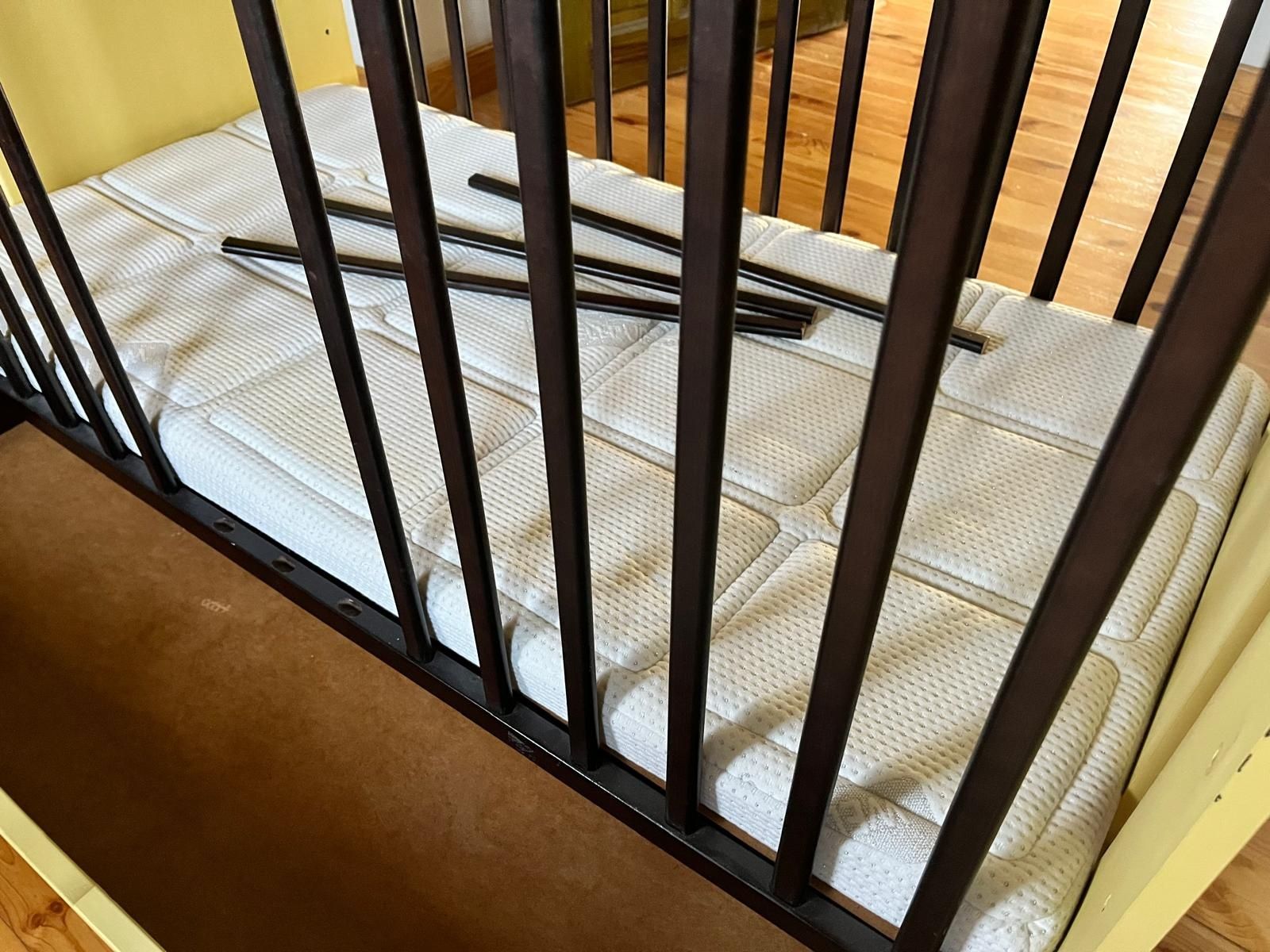 Łóżeczko 120x60 w  dobrym stanie z kokosowym materacem