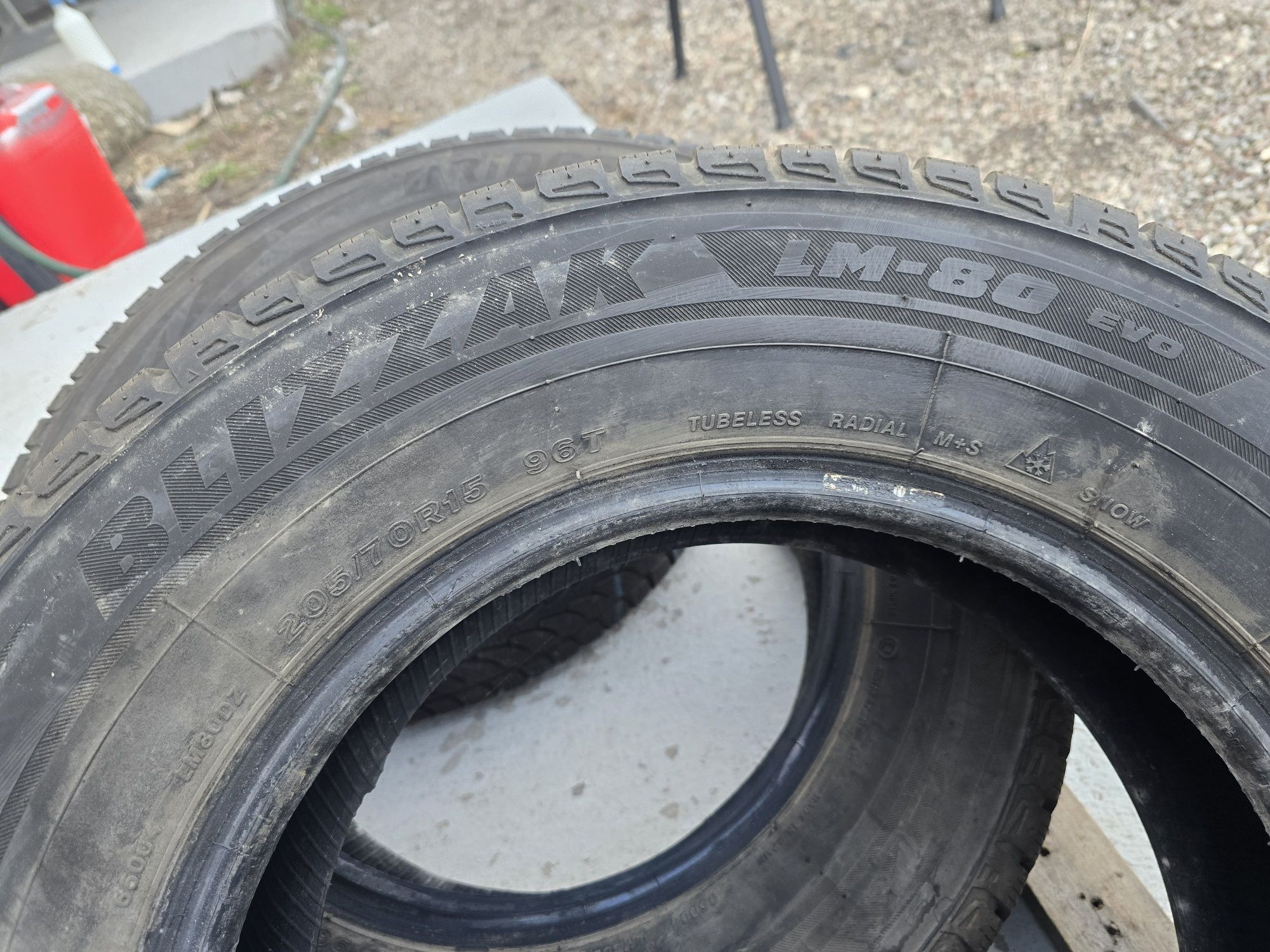 Opony Zimowe Bridgestone 205/70R15 7mm 4szt