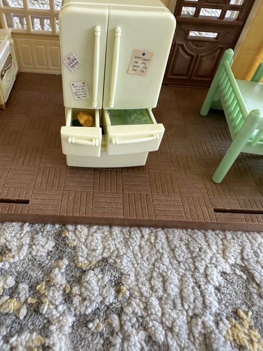 A doce casinha das framboesas com bonecos