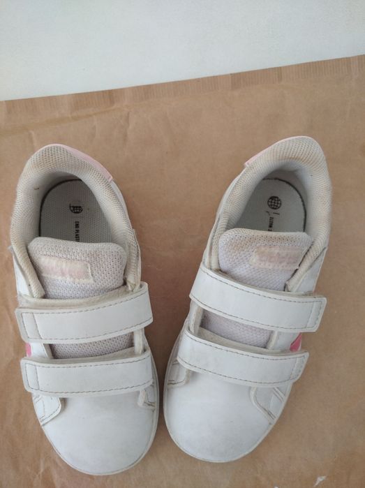 Sapatilhas Adidas tamanho 26